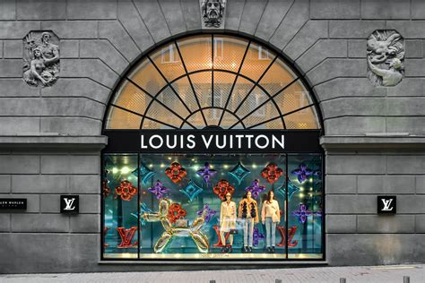 louis vuitton storefront.